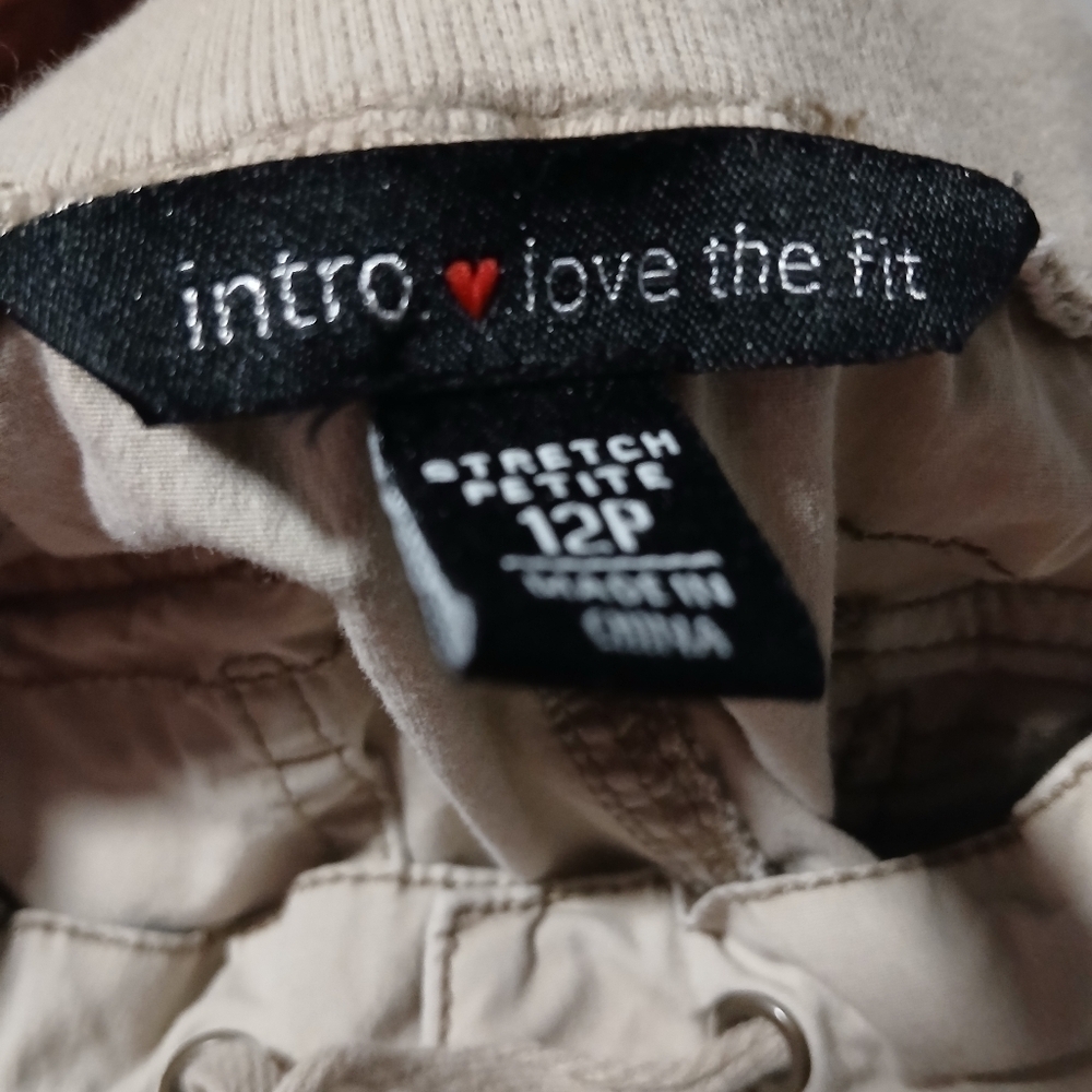 Intro love the fit brand ladies Stretch Capris. Size 12P - Picture 7 of 9
